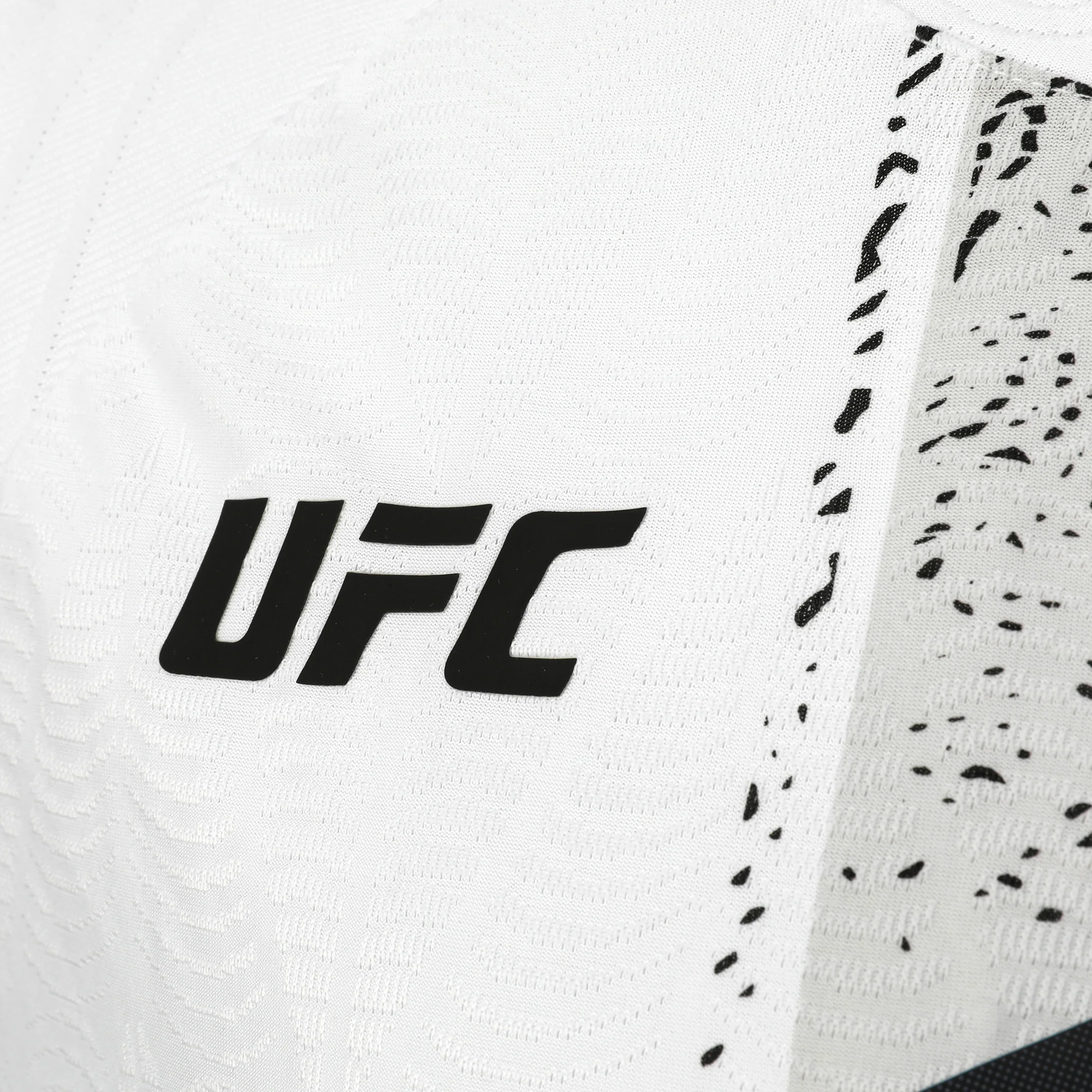 Lone'er Kavanagh Signed 1-of-1 Fight Worn Jersey UFC 329: McGregor vs Holloway 2 - Image 8