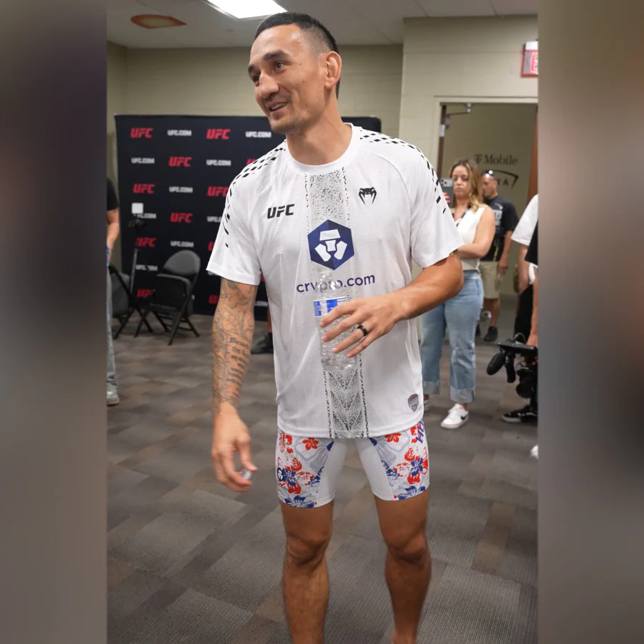 Max Holloway Photoshoot Worn Jersey UFC 329: McGregor vs Holloway 2 - Image 3