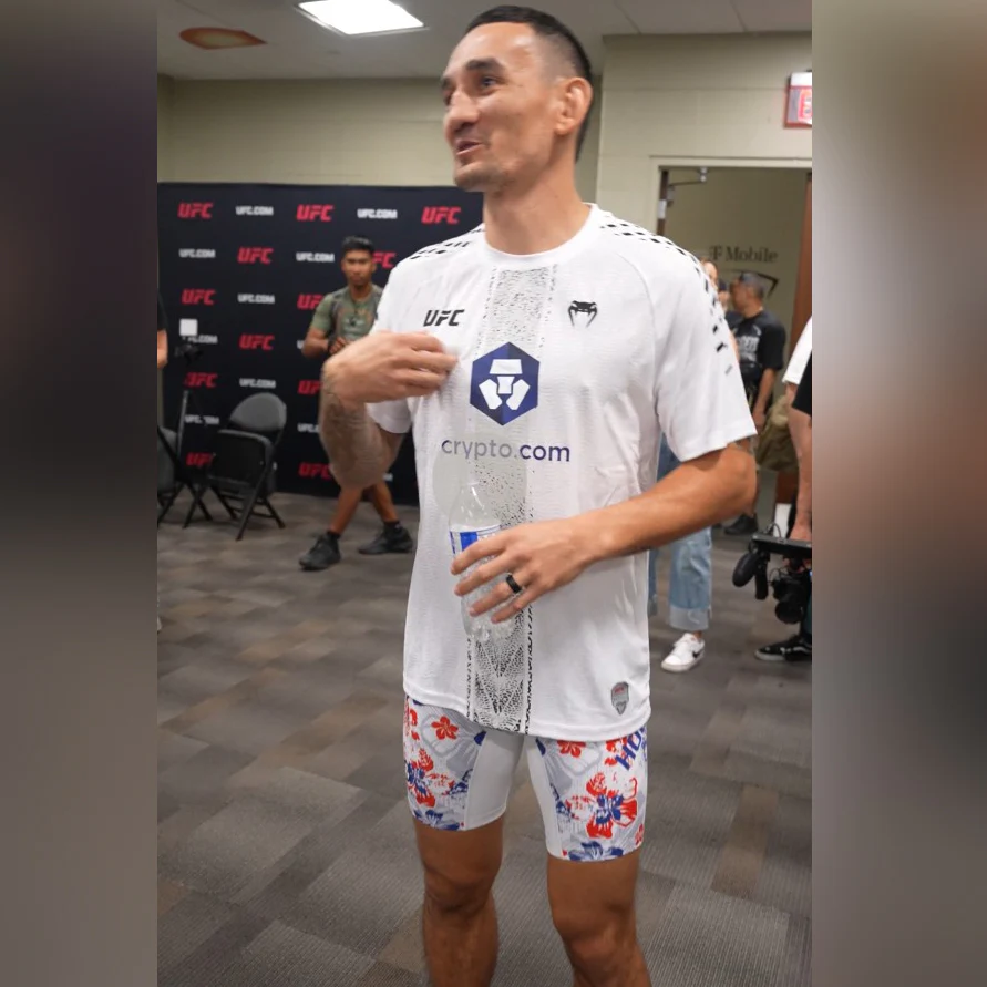 Max Holloway Photoshoot Worn Jersey UFC 329: McGregor vs Holloway 2 - Image 7