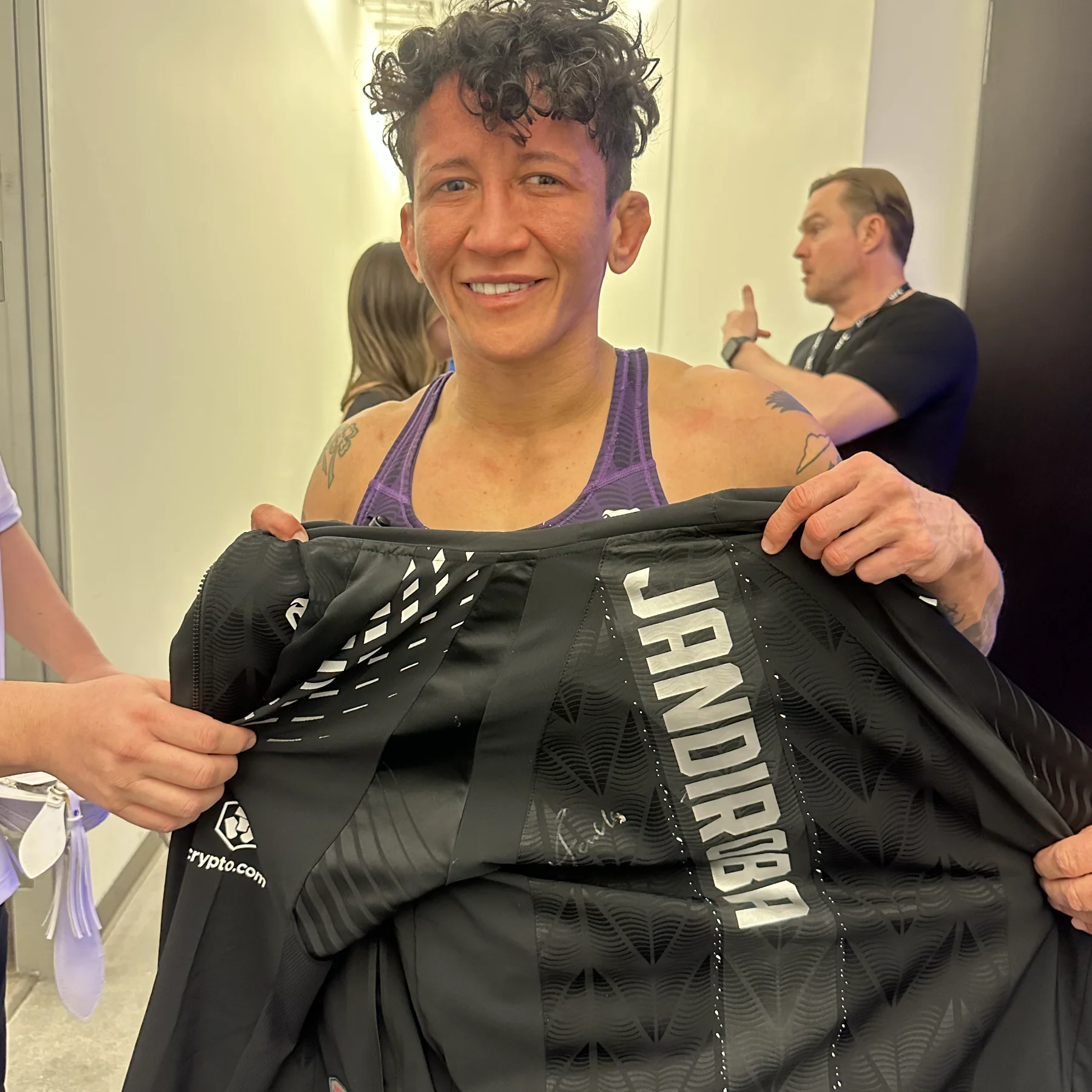 Virna Jandiroba Signed 1-of-1 Fight Worn Hoodie UFC Fight Night: Moicano vs Duncan - Image 3